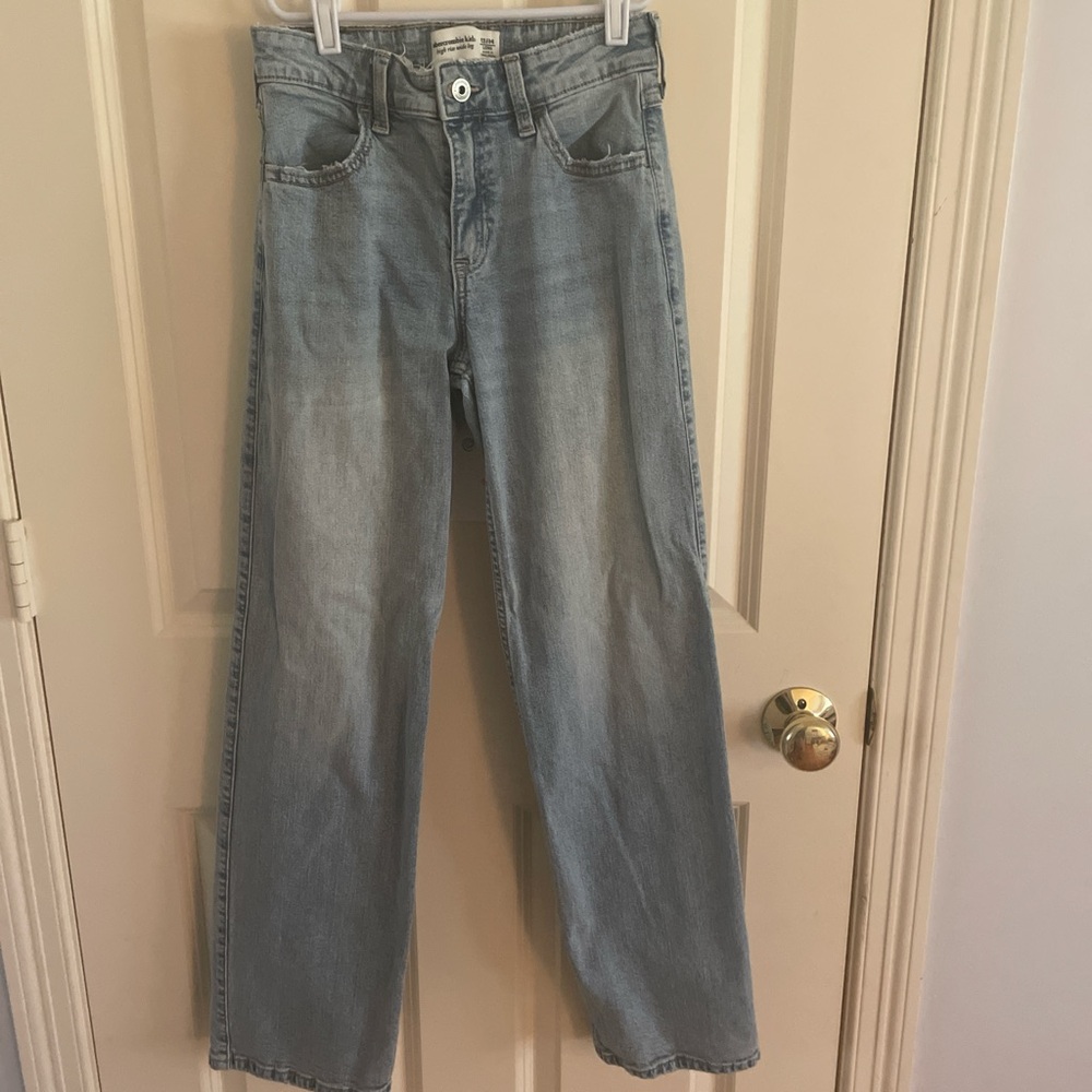 Abercrombie Women's Light Blue Jeans